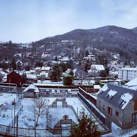 Apartment 58 M2 Avec Piscine Interieure Vue Montagne Centre Village , Parking Prive Saint-Lary-Soulan