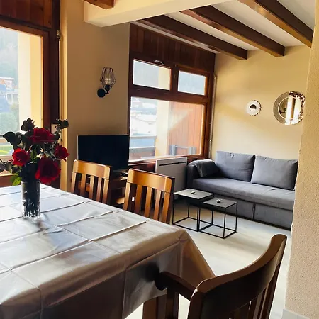 58 M2 Avec Piscine Interieure Vue Montagne Centre Village , Parking Prive Apartment
