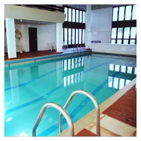 58 M2 Avec Piscine Interieure Vue Montagne Centre Village , Parking Prive Apartment Saint-Lary-Soulan