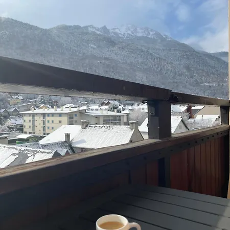 Apartment 58 M2 Avec Piscine Interieure Vue Montagne Centre Village , Parking Prive Saint-Lary-Soulan